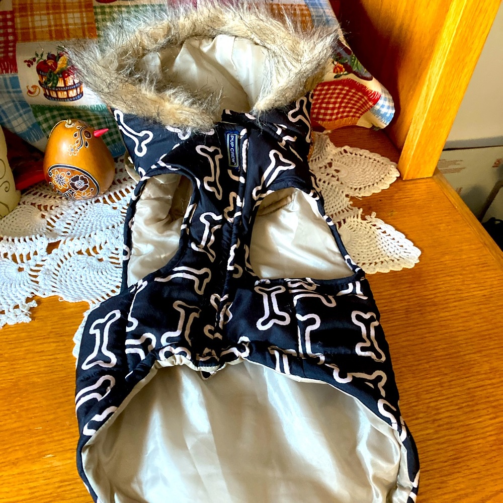 Puppy Dog 🐩 🐕 Coat, with Hoody, Velcro closure, black and tan, Pupcrew, 8”x15”